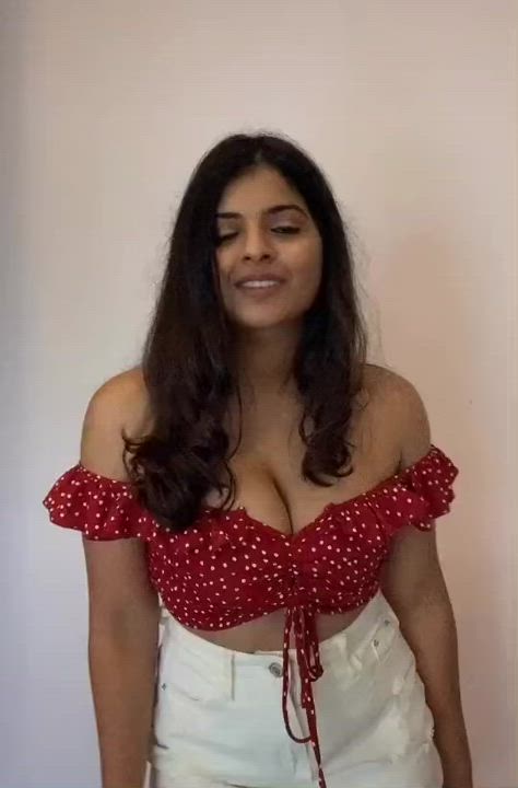 Cleavage Indian TikTok clip