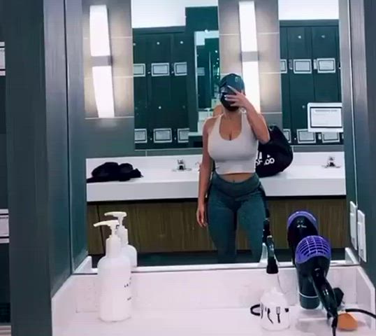cleavage gym mirror clip