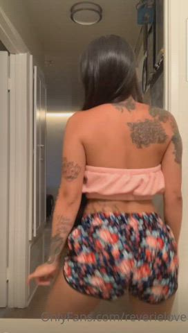 ass booty latina shaking shorts tattoo thick twerking clip