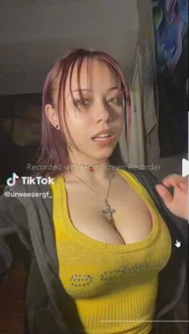 18 years old amateur big tits boobs busty cute latina natural tits teen tits clip