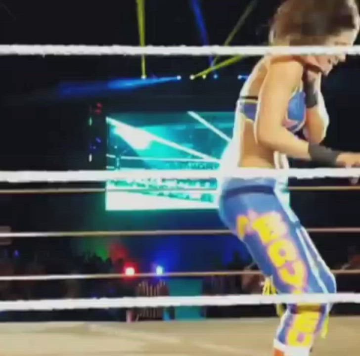 Bayley 🍑🍑