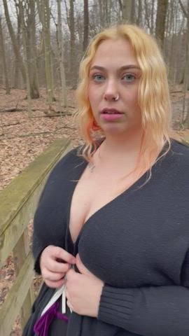 Flashing you my tits on a hike ;)