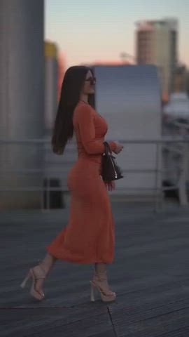 amateur big ass dress high heels outdoor clip