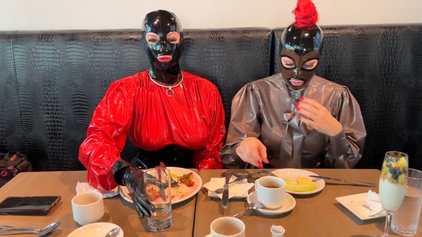 Breakfast in full latex with LatexRapture and Miss Fetilicious