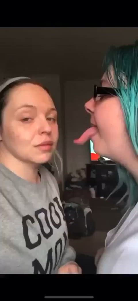 girls long tongue tongue fetish clip