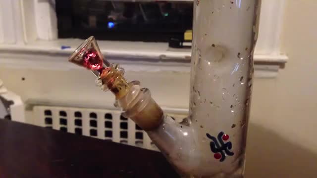 Fat bong snap