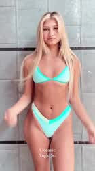 American Ass Babe Bikini Blonde clip