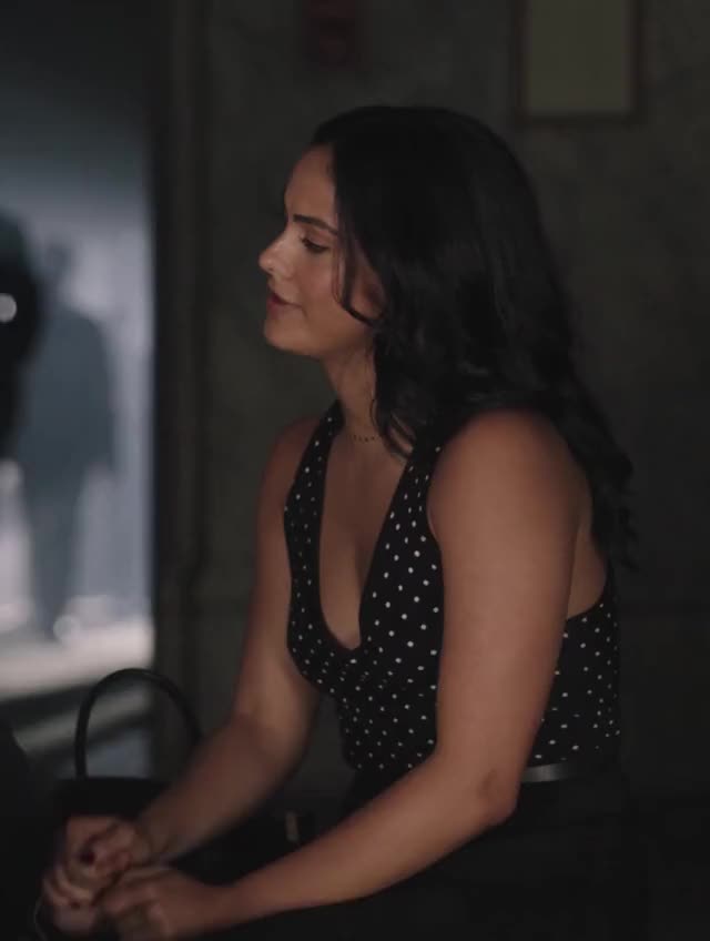 Camila Mendes