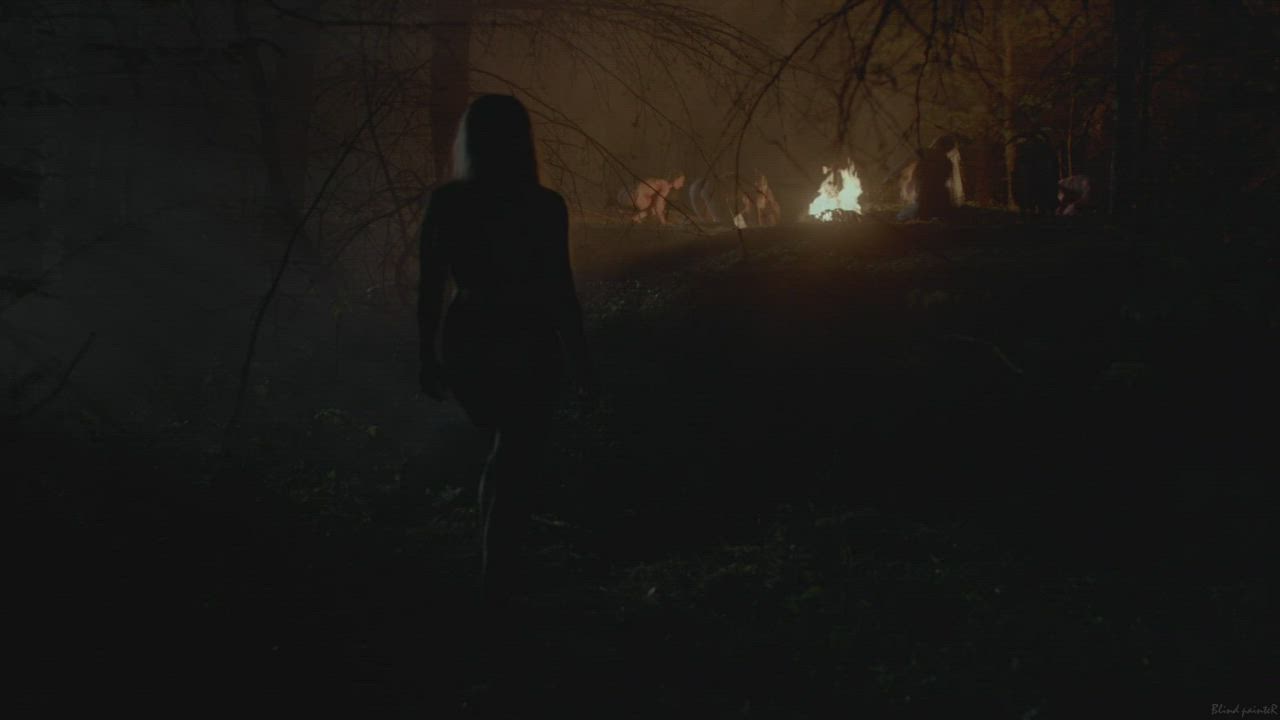 Anya Taylor-Joy - The Witch (US2015) - campfire scene