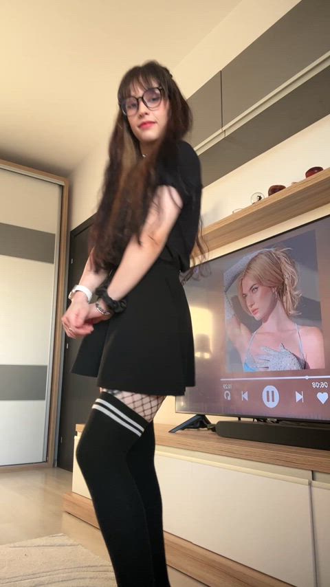 this little goth slut loves showing off both her holes :3