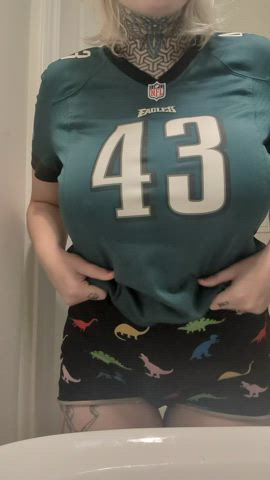 EAGLES titty drop for the Superbowl 😘