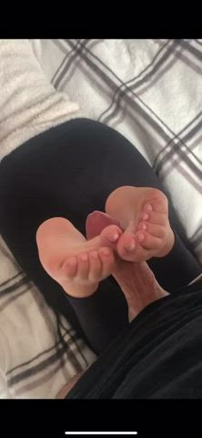 cumshot foot fetish footjob clip