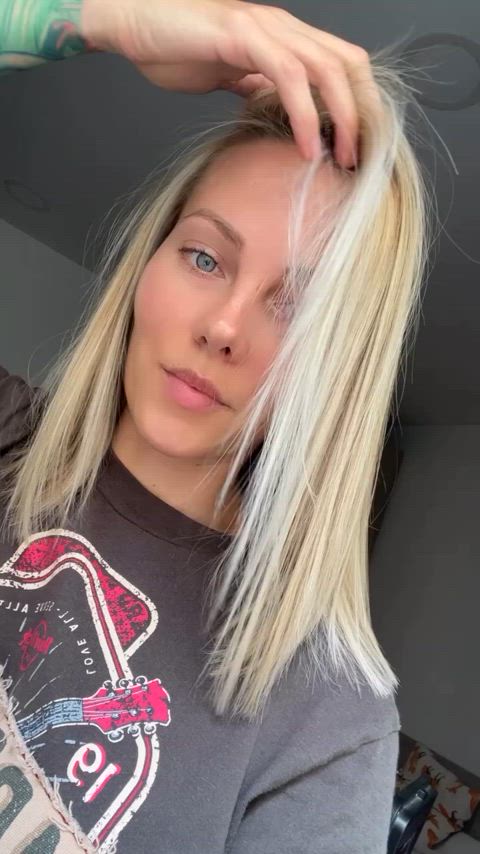 blonde blue eyes onlyfans pretty sfw white girl tik-tok clip