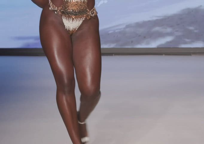 big ass ebony model swimsuit thick clip