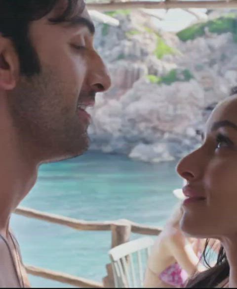 Shraddha Kapoor kiss