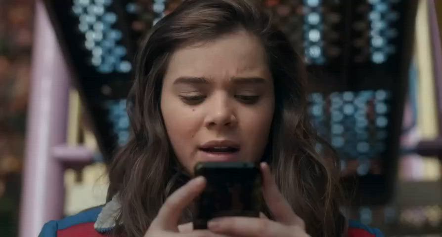 Hailee steinfeld  sending Dirty talk tex