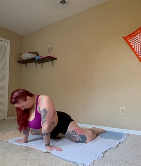 bbw big ass redhead stretching tattoo tattooed thick thighs yoga fitness-girls clip