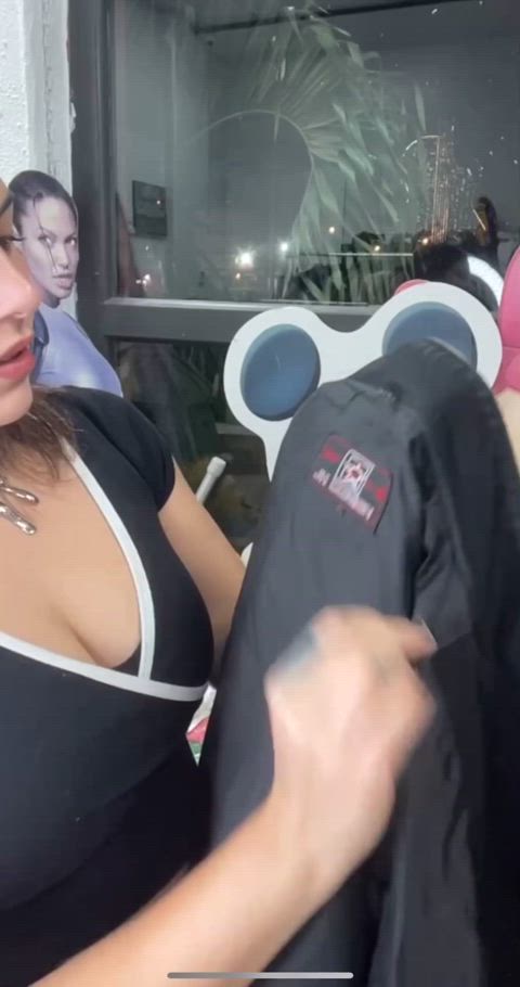 candid cleavage freaks tits clip