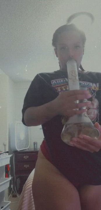 bongs &amp; boobs 😌