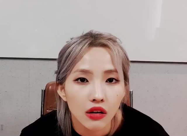 Soyeon Smooch (210117 - Vlive: "?")