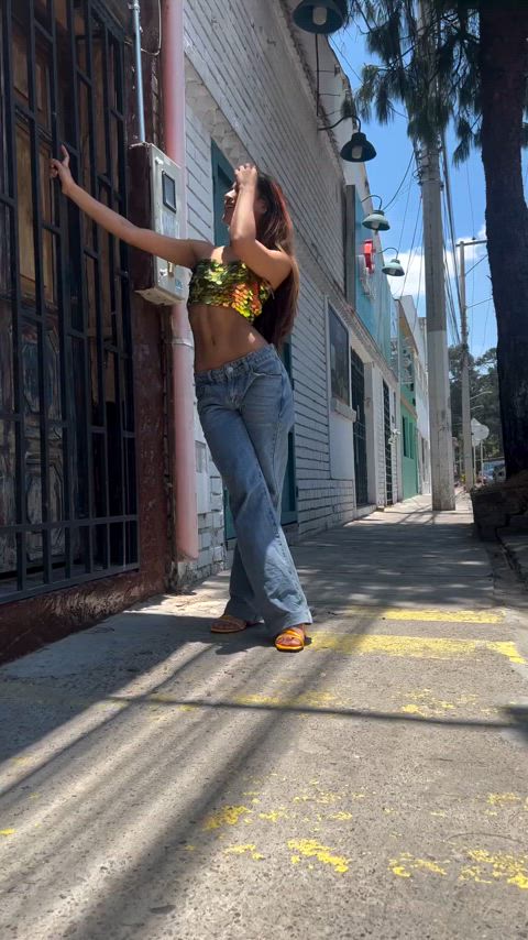 dancing jeans latina clip