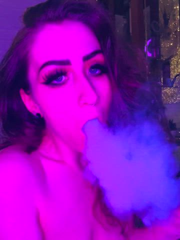 amateur brunette cute glamour onlyfans party sfw smoking solo after party amateur-girls