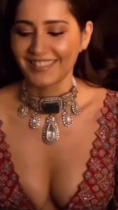 bollywood celebrity cleavage celebs clip