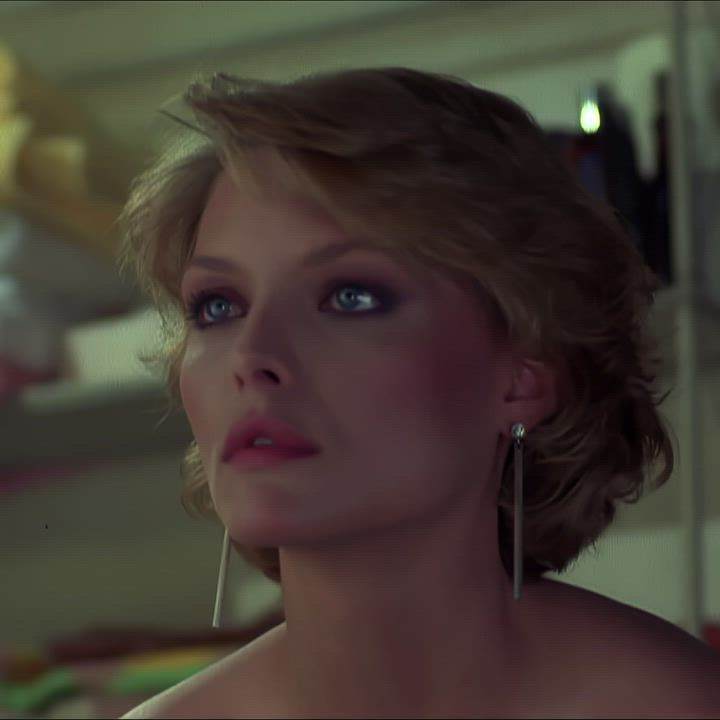 Michelle Pfeiffer - beautiful naked plot in Into the Night (1985)