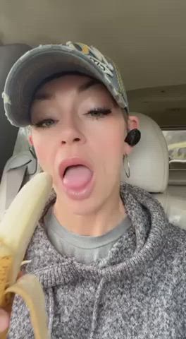Sucking a banana on the way to work today 🍌