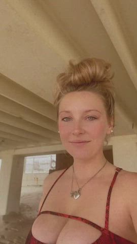 Bikini Blonde Tag clip