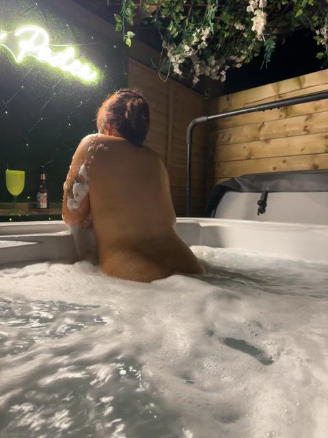 ass bisexual booty bouncing hot tub hottie irish nsfw onlyfans amateur-girls phat-ass-white-girls