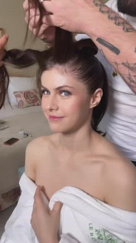 actress alexandra daddario big tits brunette celebrity lipstick natural tits clip