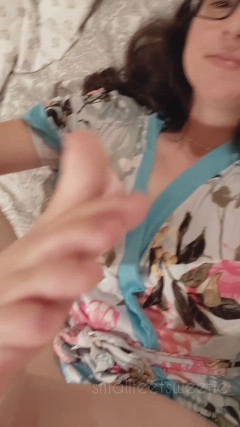 brunette feet feet fetish glasses pov toes feet-heaven foot-queen clip