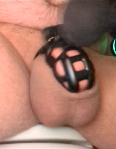 Another hands-free caged orgasm with the vibrator.