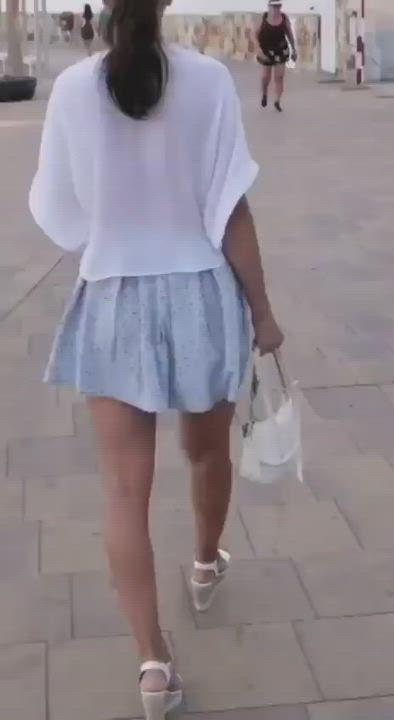 Flashing MILF Public clip