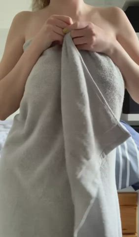 big tits titty drop towel boobs latinas mexican-girls milf clip