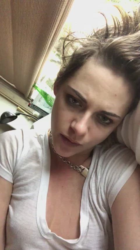 celebrity kristen stewart small tits clip