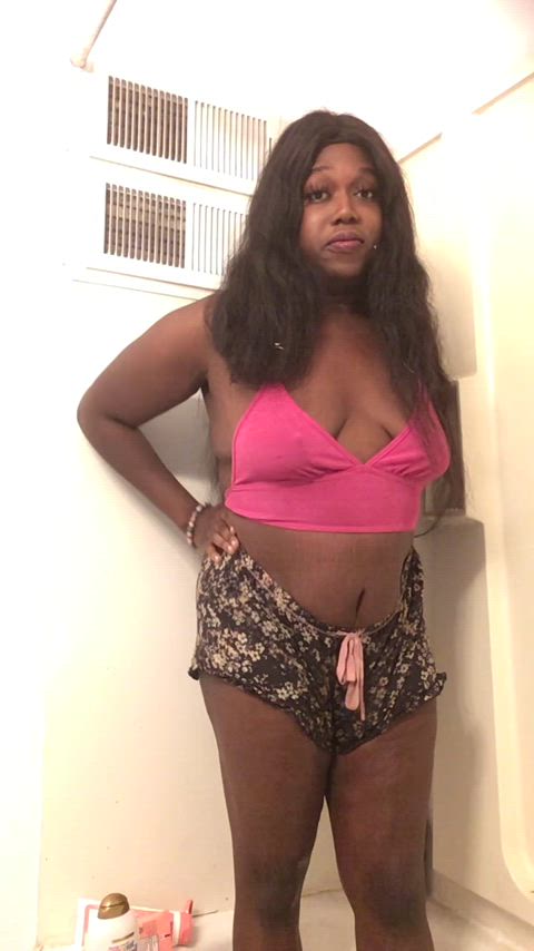 ebony pee peeing piss pissing shemale trans wetting clip