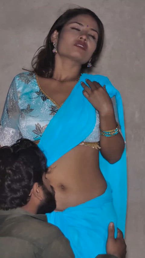 aunty belly button bhabi desi french kissing hindi indian kiss kissing romance clip