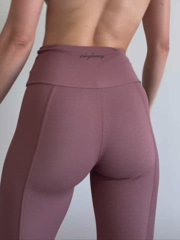 ass jiggling yoga pants clip