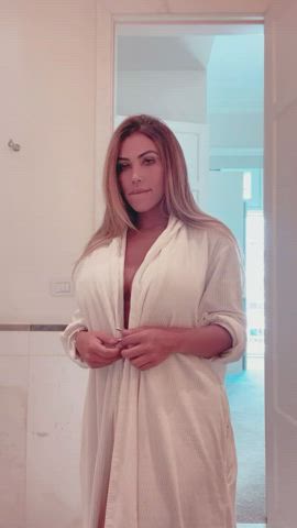 Big Ass Big Tits Latina Tanlines clip