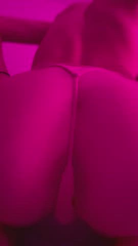 I love pulling my panties off and spreading my pink pussy😇💕