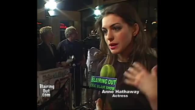 Anne Hathaway boobtouch no reverse