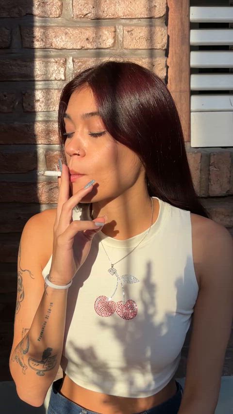 How many cigarettes can you stand to see me smoke?💋☀️🍒