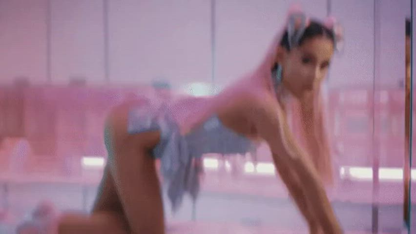 ariana grande fake pussy clip