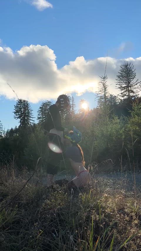 Mountain bike pit stop, getting some road side assistance