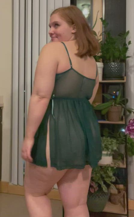 Every ginger needs some green lingerie ?