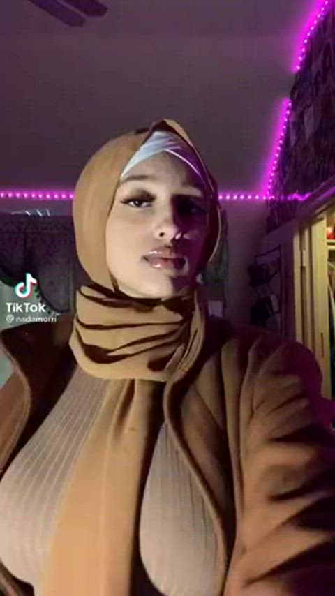 arab big tits huge tits clip