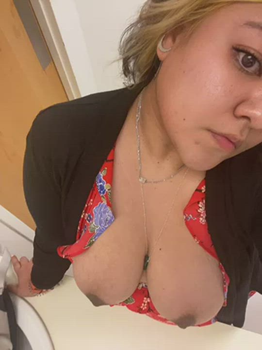 Curvy Latina Natural Tits clip