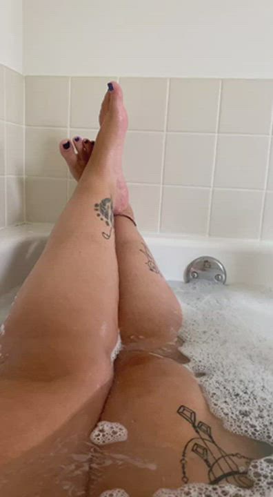 BBW Bathtub Feet Feet Fetish clip
